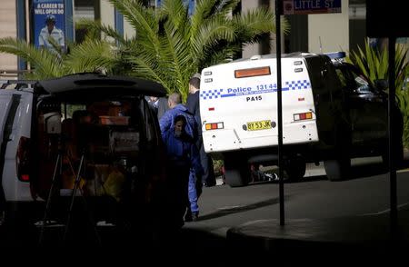 Police forensic officers inspect the area outside the New South Wales (NSW) state police headquarters located in the south western Sydney suburb of Parramatta, Australia, October 2, 2015. REUTERS/David Gray