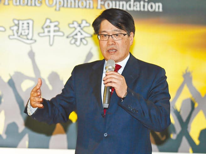 台灣民意基金會董事長游盈隆昨表示，總統宣布開放含瘦肉精美豬進口，這種新的總統決策風格已經隱然成形，他稱之為「新寡頭統治主義」。（本報資料照片）