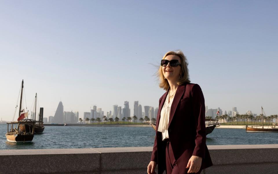 Liz Truss in Qatar - Simon Dawson/No10 Downing Street