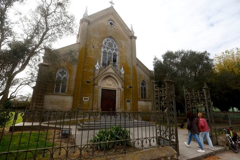 La iglesia de General Pirán es una réplica de una que está en Reims, Francia