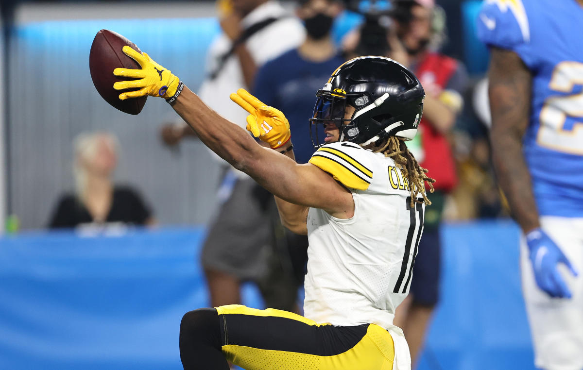 Steelers WR Chase Claypool thinks music would make practice more fun