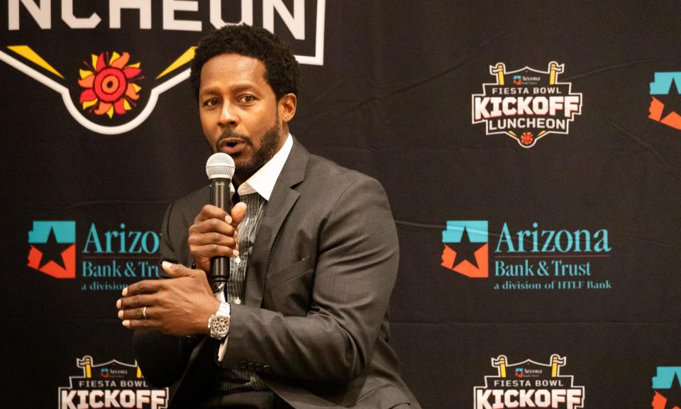 Aug 22, 2023; Phoenix, Arizona, USA; Desmond Howard answers questions during a VIP meet-and-greet session prior to the annual Fiesta Bowl Kickoff Luncheon at Arizona Biltmore Resort & Spa in Phoenix on Tuesday, Aug. 22. 2023.