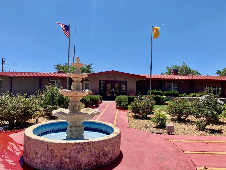 Sunland Park City Hall. (Photo: Caitlin Dickson/Yahoo News)