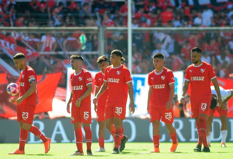 Una imagen que se repite, la frustración de los futbolistas que Independiente que llevan nueve sin ganar, espera al nuevo entrenador y se viene Racing