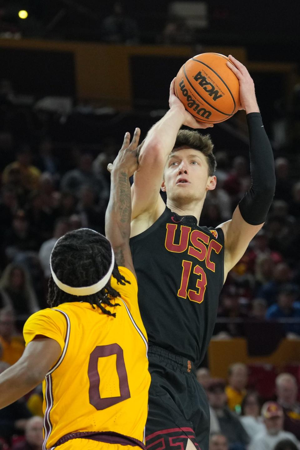 USC Trojans guard Drew Peterson (13) shoots over Arizona State Sun Devils guard DJ Horne (0) during the first half at Desert Financial Arena in Tempe on Jan. 21, 2023.