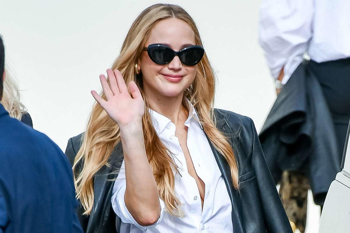 Jennifer Lawrence (and Her Favorite Sunglasses) Return to the Front Row