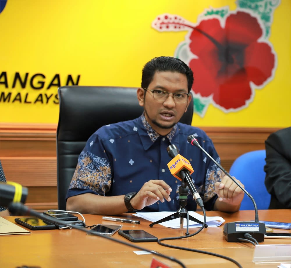 Johor DAP vice-chairman Sheikh Umar Bagharib Ali said the recent incident involving mainly youths that took place in Parit Raja, Batu Pahat on May 13 clearly indicated that the PN ruling government should not hide behind the Emergency and resume parliamentary sittings. — File picture by Roysten Rueben