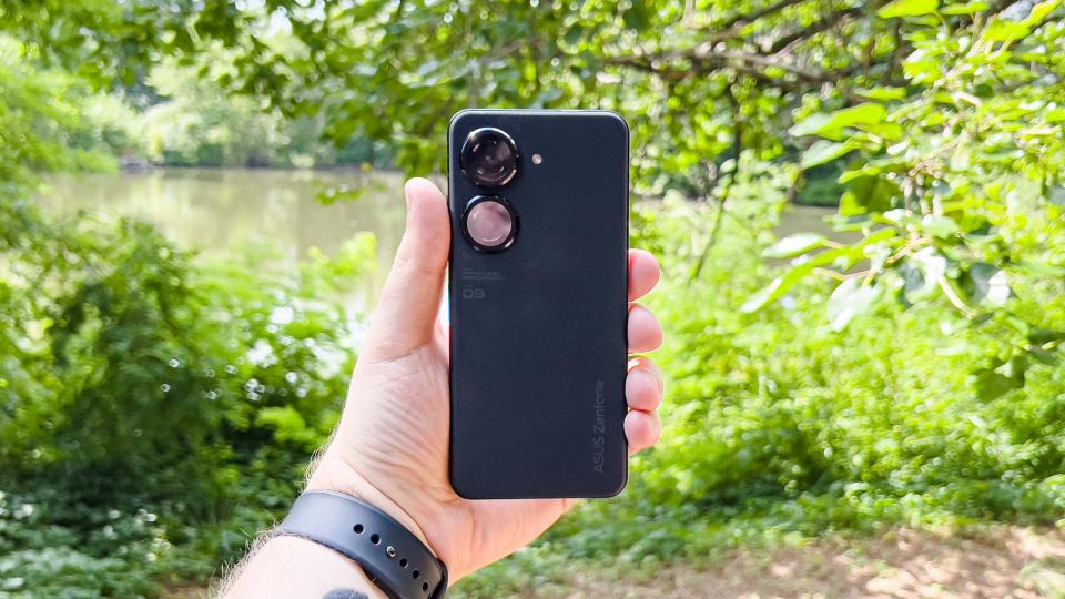 Back view of Asus Zenfone 9