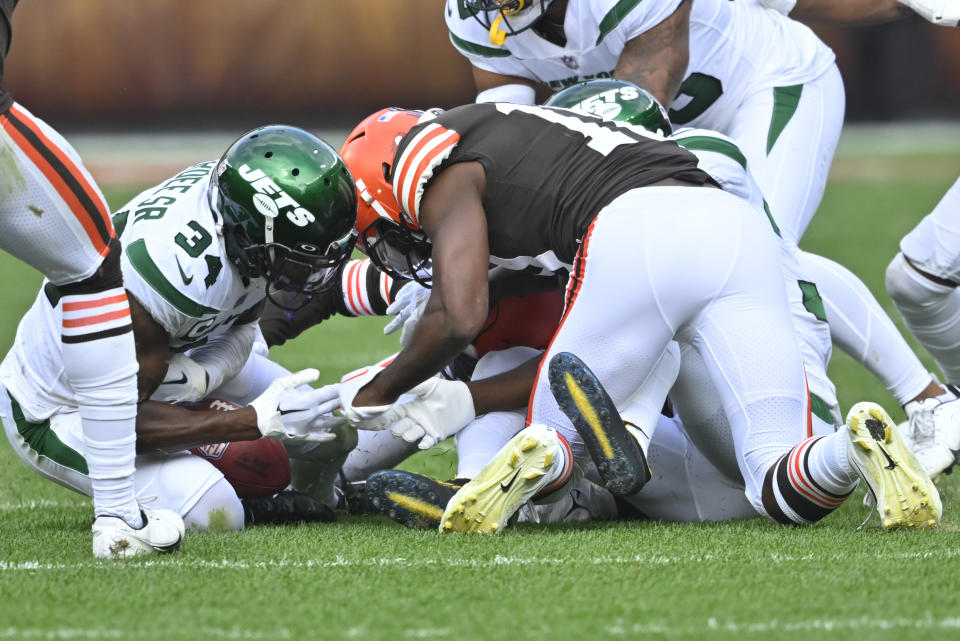 New York Jets' Justin Hardee (34) recovers an onside kickoff against the Cleveland Browns during the second half of an NFL football game, Sunday, Sept. 18, 2022, in Cleveland. (AP Photo/David Richard)
