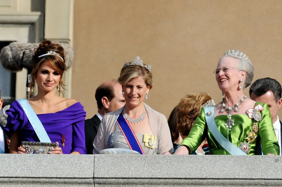 STOCKHOLM, SWEDEN - JUNE 19: Queen Rania of Jordan, Princess Sophie Duchess of Wessex and Queen Margarethe II of Denmark appear on the Lejonbacken Terrace after their wedding ceremony on June 19, 2010 in Stockholm, Sweden.  (Photo by Pascal Le Segretain/Getty Images)