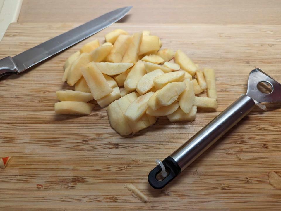 sliced apples