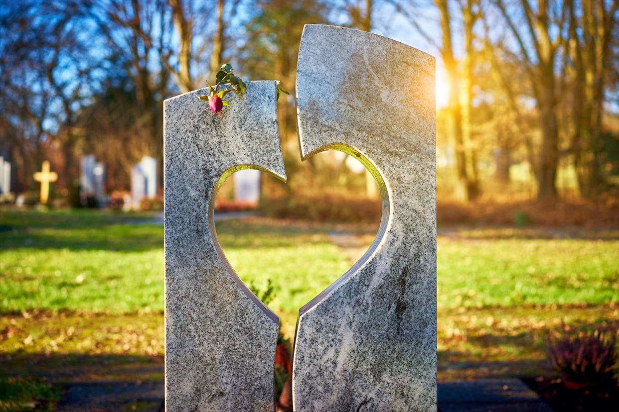 How to grieve during coronavirus pandemic. (Getty Images)