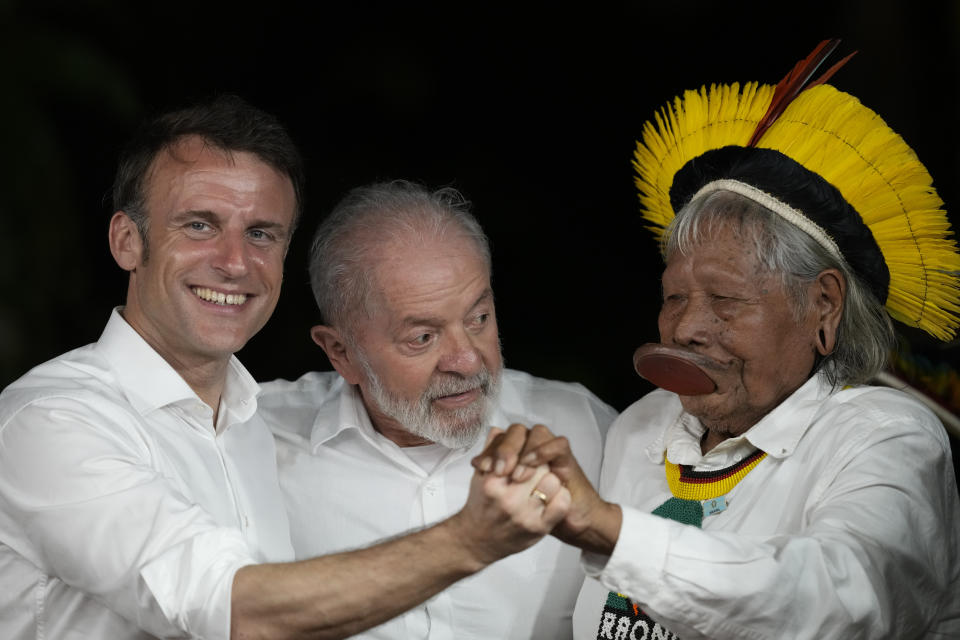 French President Emmanuel Macron, from left, Brazil's President Luiz Inacio Lula da Silva and Chief Raoni Metuktire, pose for photos on Combu Island, near Belem, Para state, Brazil, Tuesday, March 26, 2024. (AP Photo/Eraldo Peres)