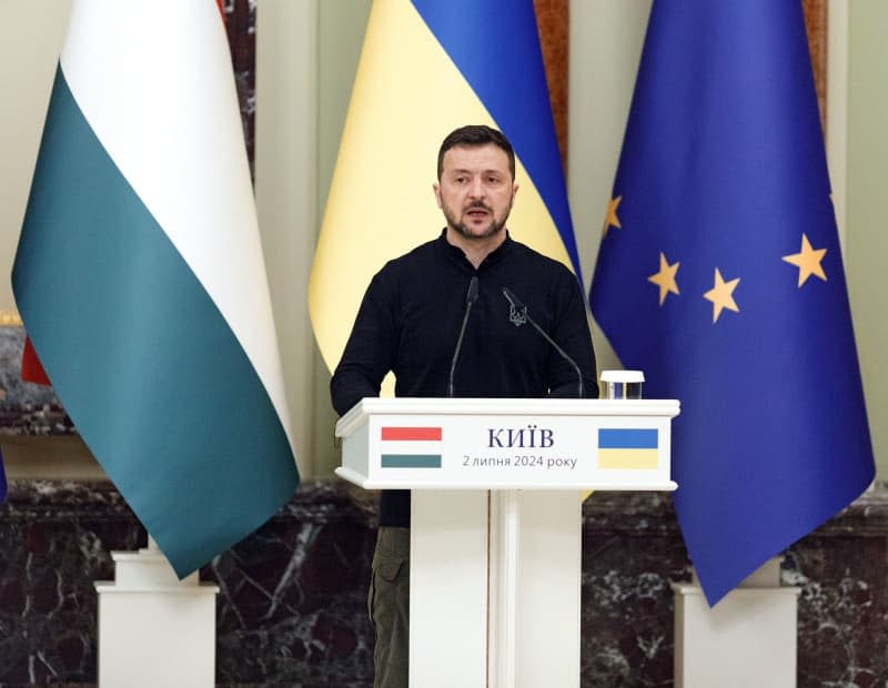 Ukrainian President Volodymyr Zelenskyy speaks during a joint press conference with Hungary's Prime Minister Viktor Orban in Kiev. -/Ukrinform/dpa