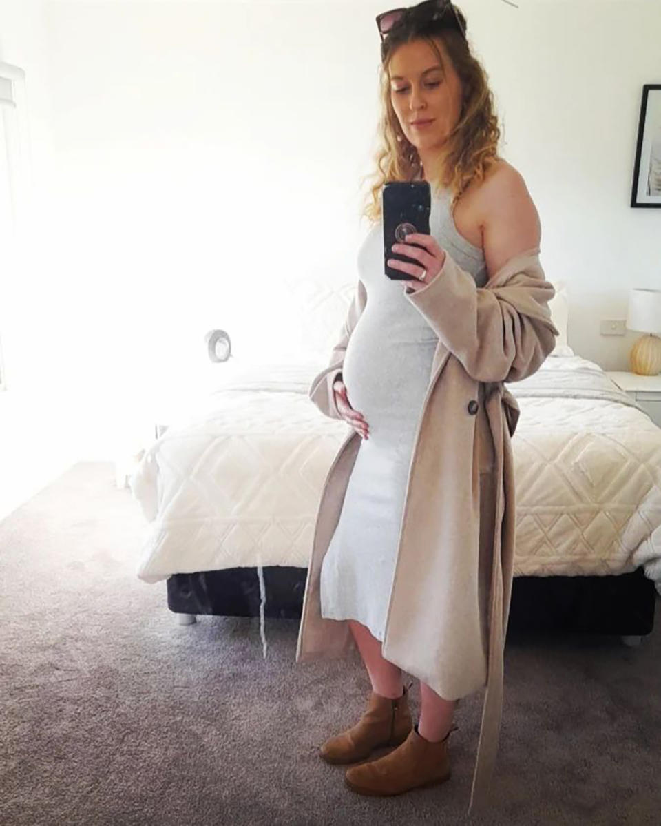 Farmer Wants A Wife's Clare Hockings shows off baby bump