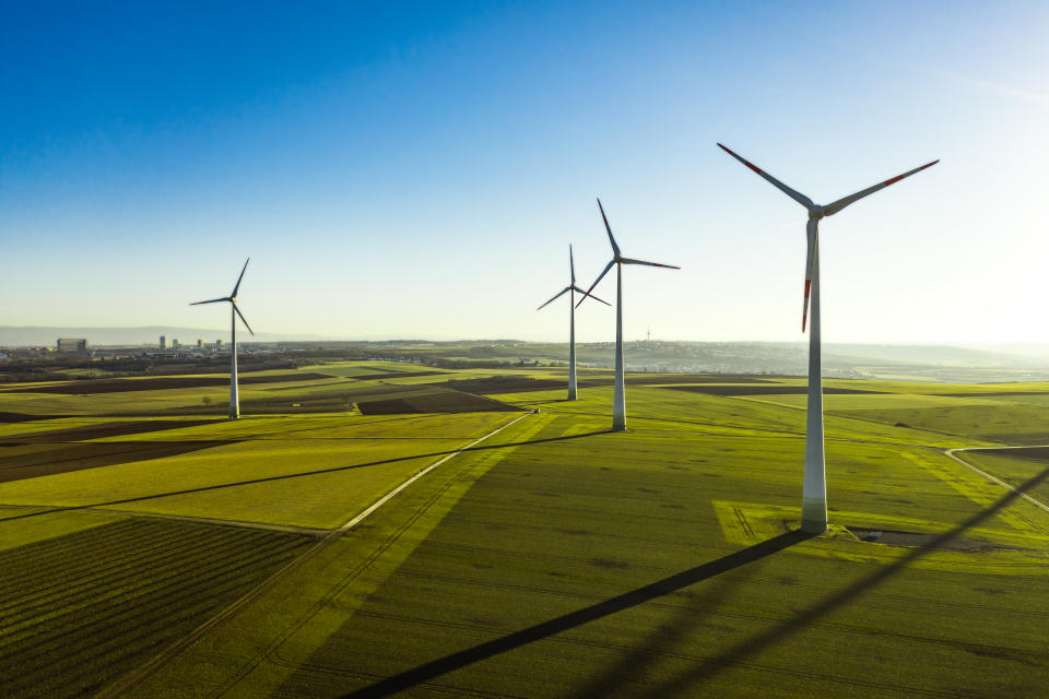 Als Ökostrom wird Elektrizität bezeichnet, die zu 100 % aus erneuerbaren Energien gewonnen worden ist - zum Beispiel Windkraft. (Bild: Getty)