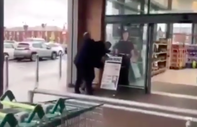 The man tried repeatedly to get inside the store (YouTube)