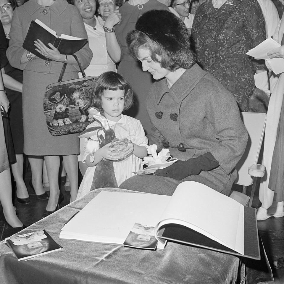 1961: Jackie Kennedy visits a children's hospital at Christmas