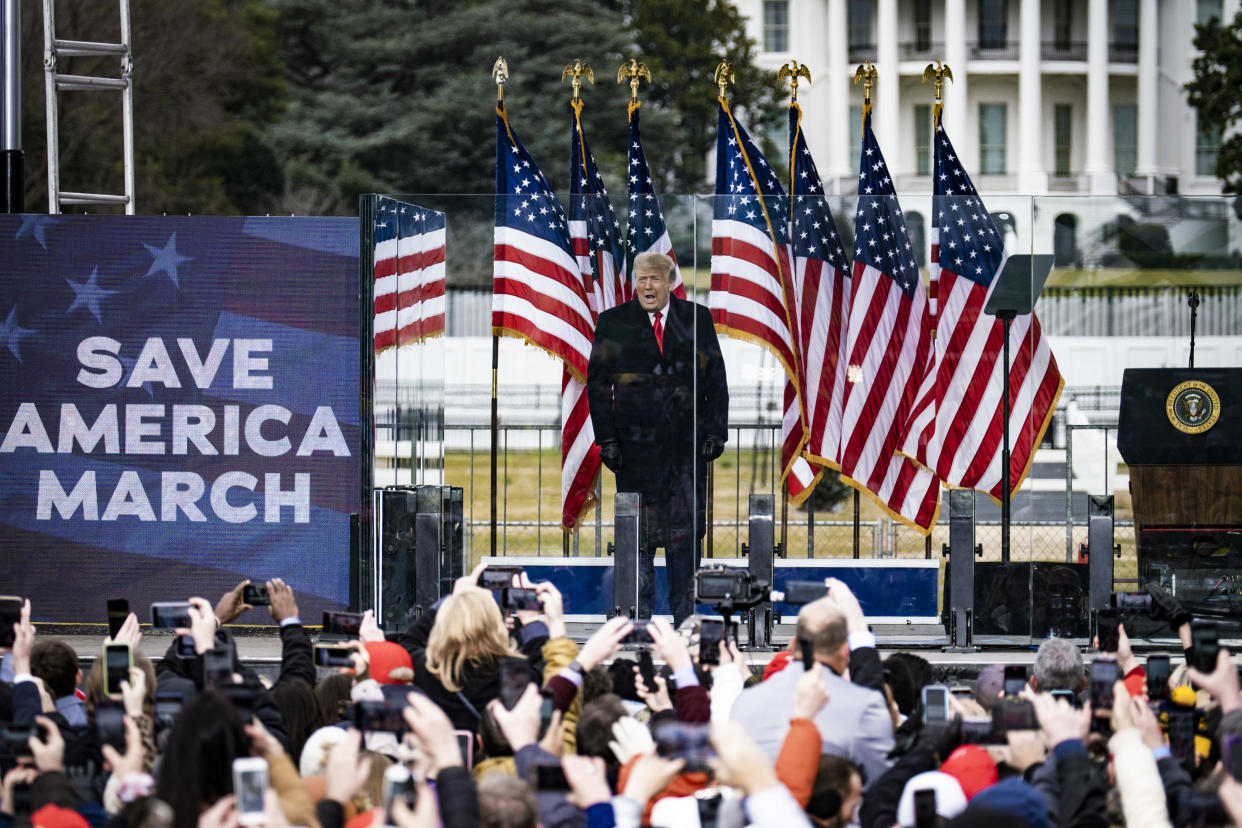 El presidente Donald Trump pronuncia un discurso incendiario ante miles de seguidores cerca de la Casa Blanca en Washington, el 6 de enero de 2021. (Pete Marovich/The New York Times)