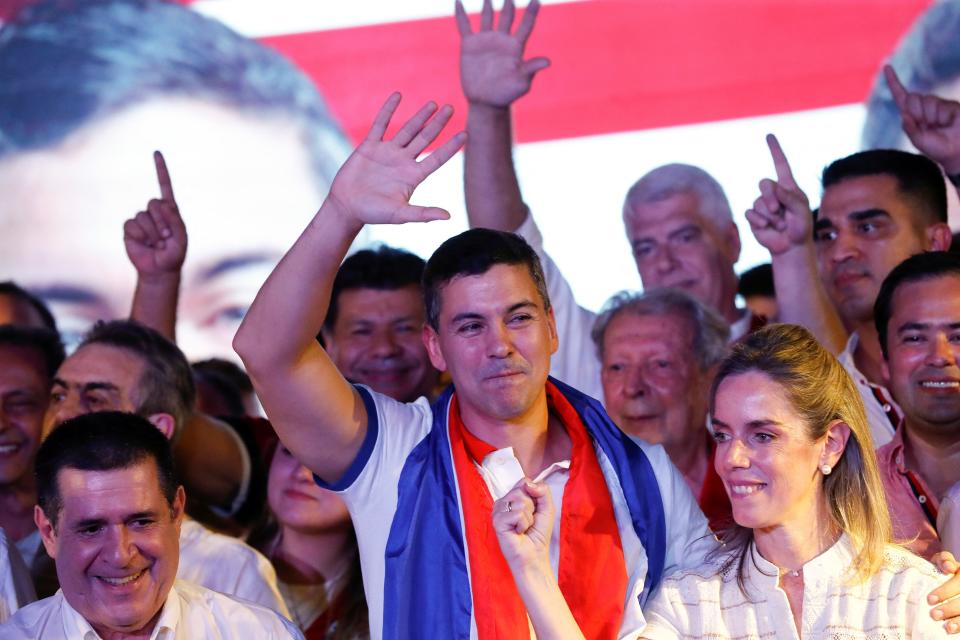 巴拉圭於4月30日舉行總統大選，執政黨候選人潘尼亞（Santiago Pena）以43%得票率遙遙領先對手，自行宣布當選。（路透社）