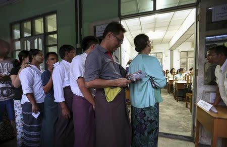 People line up to cast their votes for the general election at a polling station in Yangon November 8, 2015. REUTERS/Soe Zeya Tun