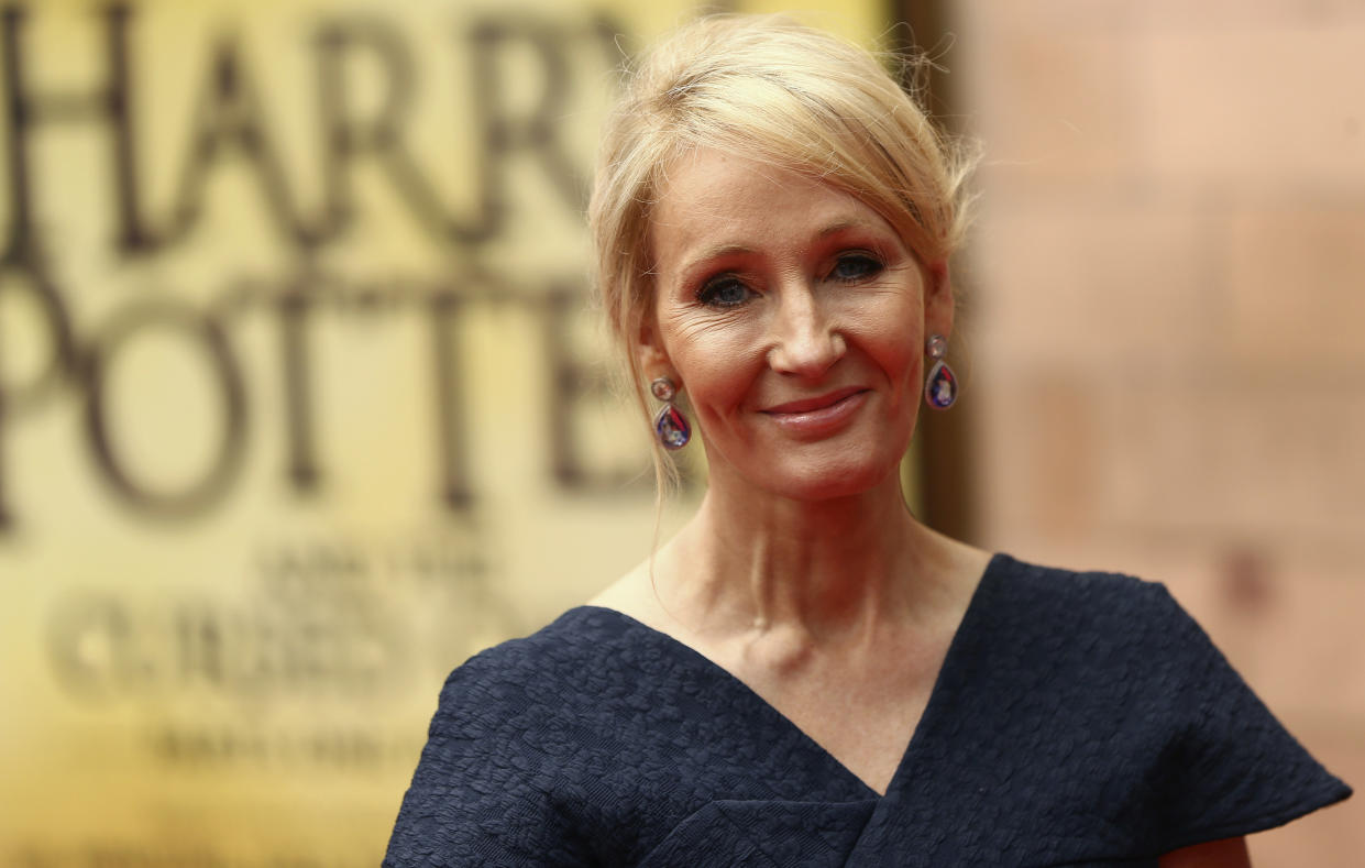 J.K. Rowling defendió la postura tránsfoba de Maya Forstater (REUTERS/Neil Hall).