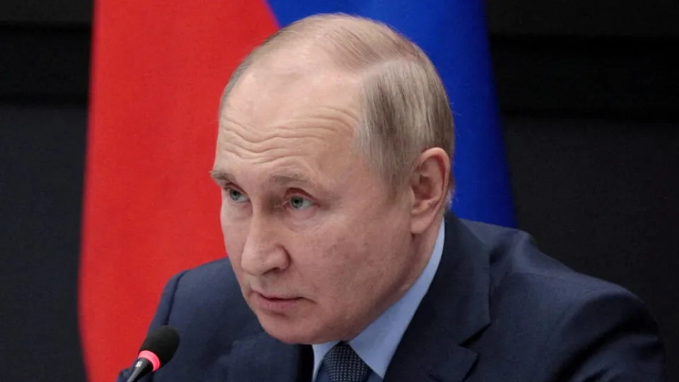 Vladimir Putin says he is open to dialogue with Ukraine despite continuing bombing