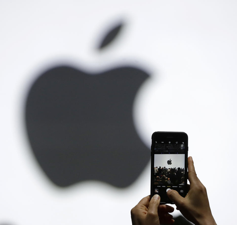 Only the smartest of tech geeks would have found Apple's latest job ad (Marcio Jose Sanchez/AP Photo)