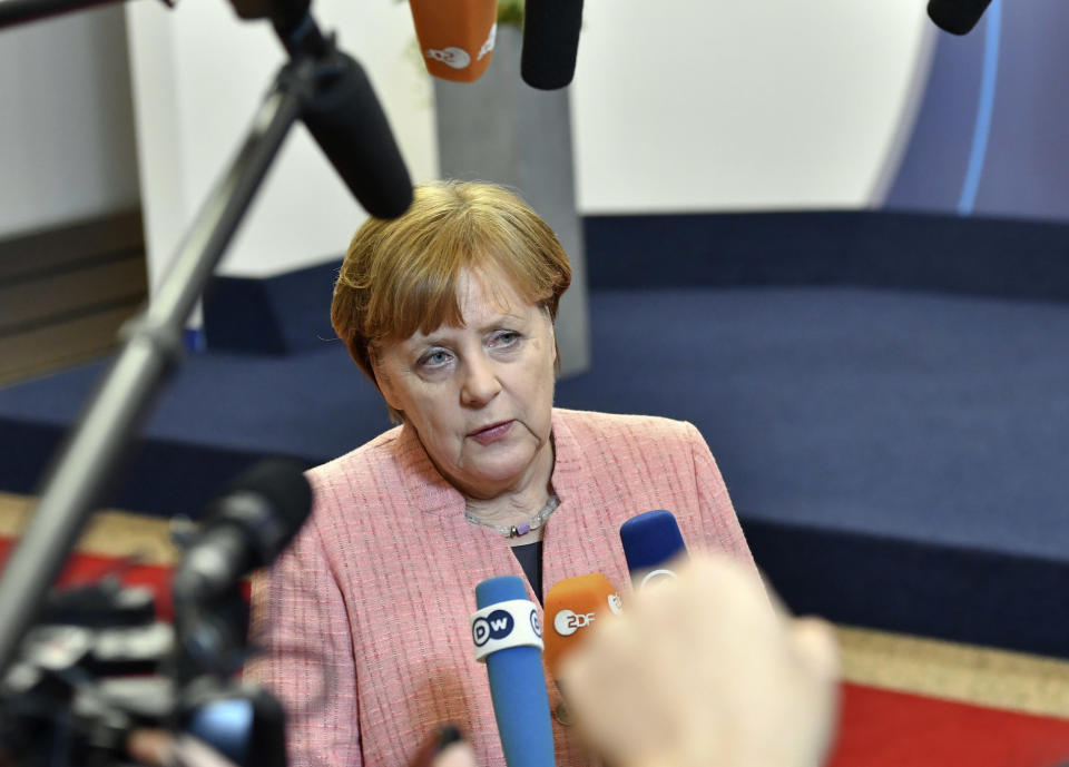 <p>Bundeskanzlerin Angela Merkel reagierte noch am selben Abend auf die Ereignisse. Die Kanzlerin sagte: „Angesichts der schrecklichen Geschehnisse in Münster bin ich zutiefst erschüttert. Es wird jetzt alles Denkbare zur Aufklärung der Tat und zur Unterstützung der Opfer und ihrer Angehörigen getan. Allen Angehörigen vor Ort gilt mein Dank.“ (Bild: AP Photos) </p>