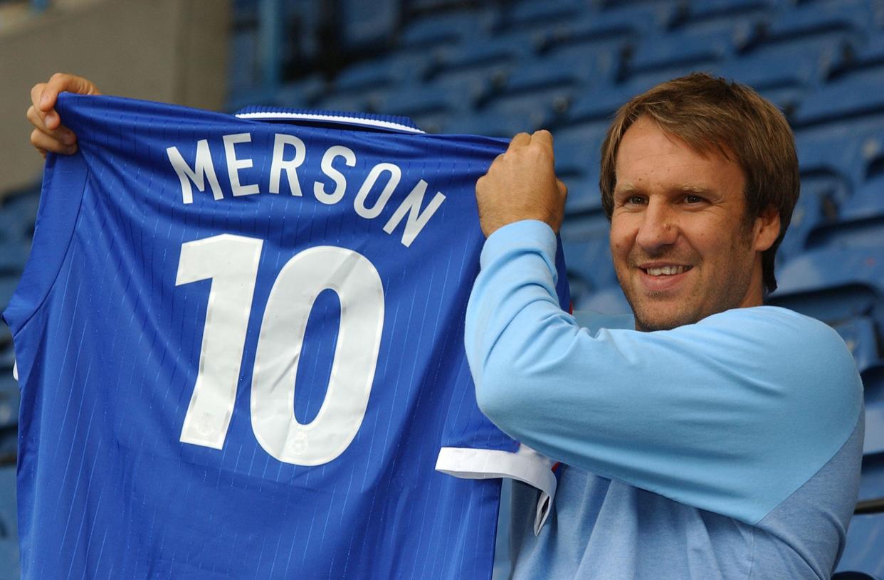 PAUL MERSON SIGNS FOR PORTSMOUTH FC. PIC MIKE WALKER, 2002