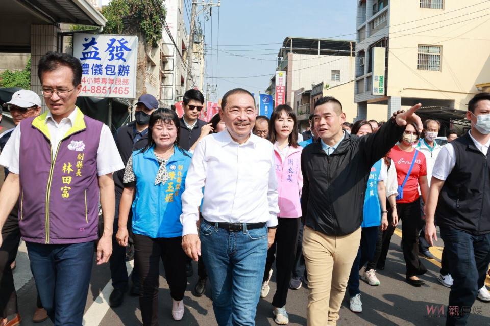 ▲國民黨總統參選人侯友宜前往溪湖鎮福安宮參拜媽祖「溪湖媽」，祈求國泰平安，他同時發表治安政策，宣布如果當選總統將設立「緝毒署」。（圖／記者陳雅芳攝）