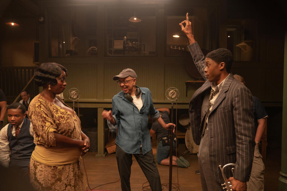 Ma Rainey's Black Bottom (2020): (L to R) Viola Davis as Ma Rainey, Director George C. Wolfe, and Chadwick Boseman as Levee. (Cr. David Lee / Netflix)