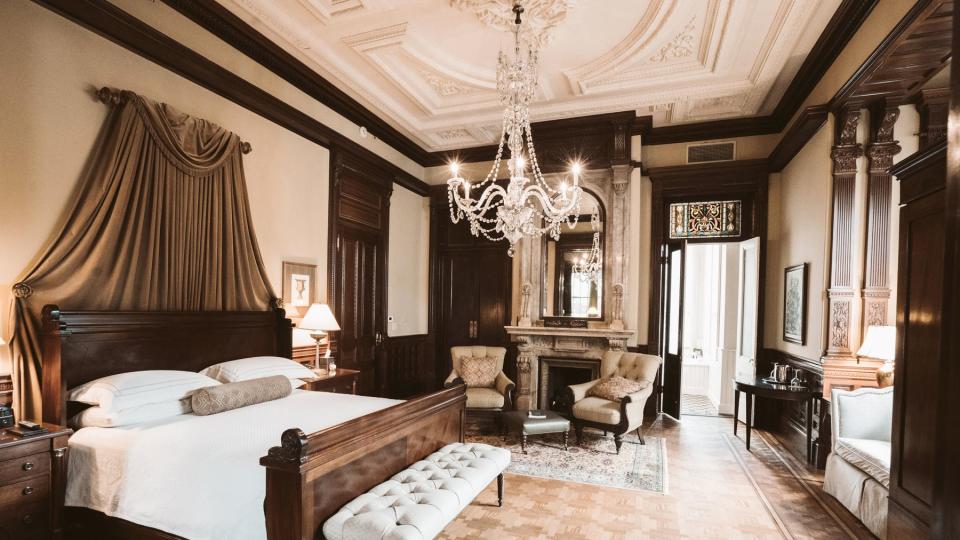 Wentworth Mansion suite in Charleston