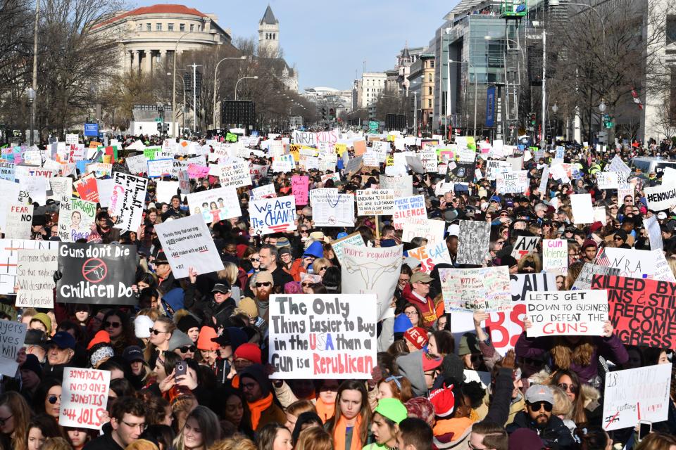 <p>People arrive for the March For Our Lives rally against gun violence in Washington, D.C. (Photo: Nicholas Kamm/AFP/Getty Images) </p>