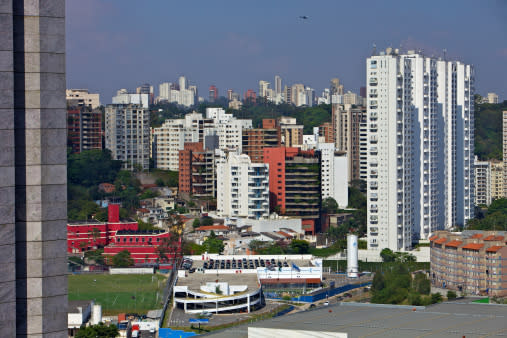 <p><b>Brazil</b></p>Both, the government and private institutions take responsibility to provide healthcare in Brazil. Public health care is provided to all permanent residents of the country as well as foreigners in the Brazilian territory.<p>Nurses: 65</p><p>Physicians: 17</p><p>Beds: 24</p><p>(Photo: ThinkStock)</p>