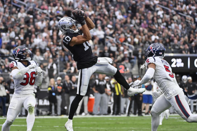 Raiders run away late from Texans for rare lopsided win