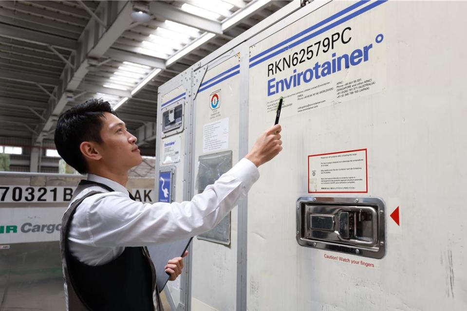 長榮航空及長榮航勤再次榮獲國際醫藥冷鏈運輸認證。（長榮提供）