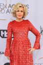 <p>L’actrice Jane Fonda, 81 ans, aurait préféré ne pas se faire opérer, mais a confié s’être “acheté une décennie” lors d’une interview de 2015 avec <a rel="nofollow noopener" href="https://www.theguardian.com/film/2015/may/21/jane-fonda-youth-plastic-surgery-sex-cannes" target="_blank" data-ylk="slk:The Guardian;elm:context_link;itc:0;sec:content-canvas" class="link ">The Guardian</a>. [Photo: Getty] </p>