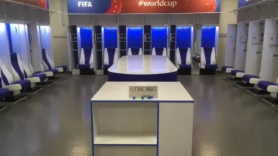 日本在2022年世足賽時留下一塵不染的更衣室，展現出「整潔文化」。（圖／翻攝自 推特@michaeleaves）