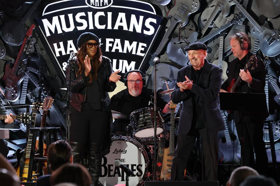 Wendy Moten (L) and Felix Cavaliere perform during the 2023 Musicians Hall Of Fame Induction Ceremony at Musicians Hall of Fame and Museum on September 24, 2023 in Nashville, Tennessee.