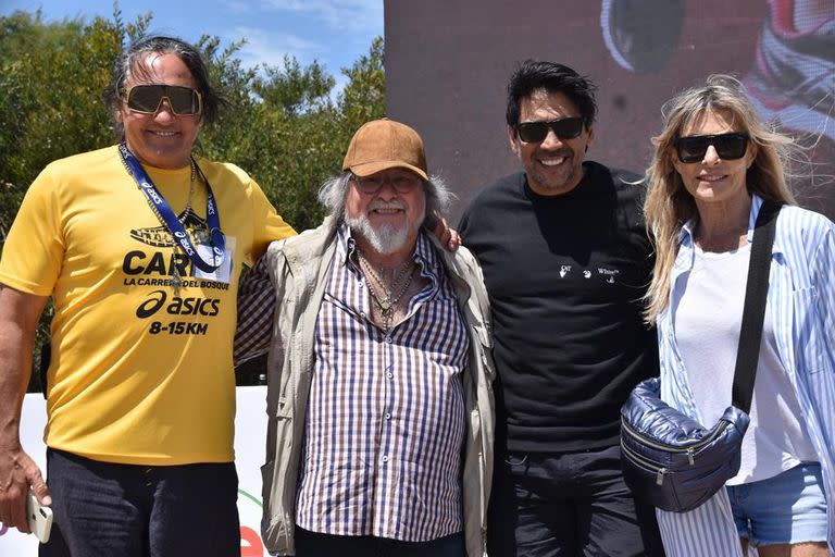 El Indio Cabello, ex combatiente de Malvinas, con Miguel Anzel (Presidente de la Sociedad de Fomento de Cariló) y Virginia Elizalde