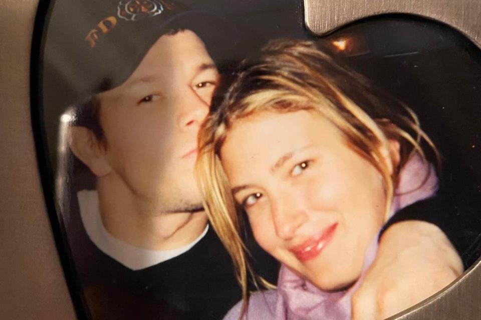 Mark Wahlberg y Rhea Duham durante una de sus primeras citas en el 2001