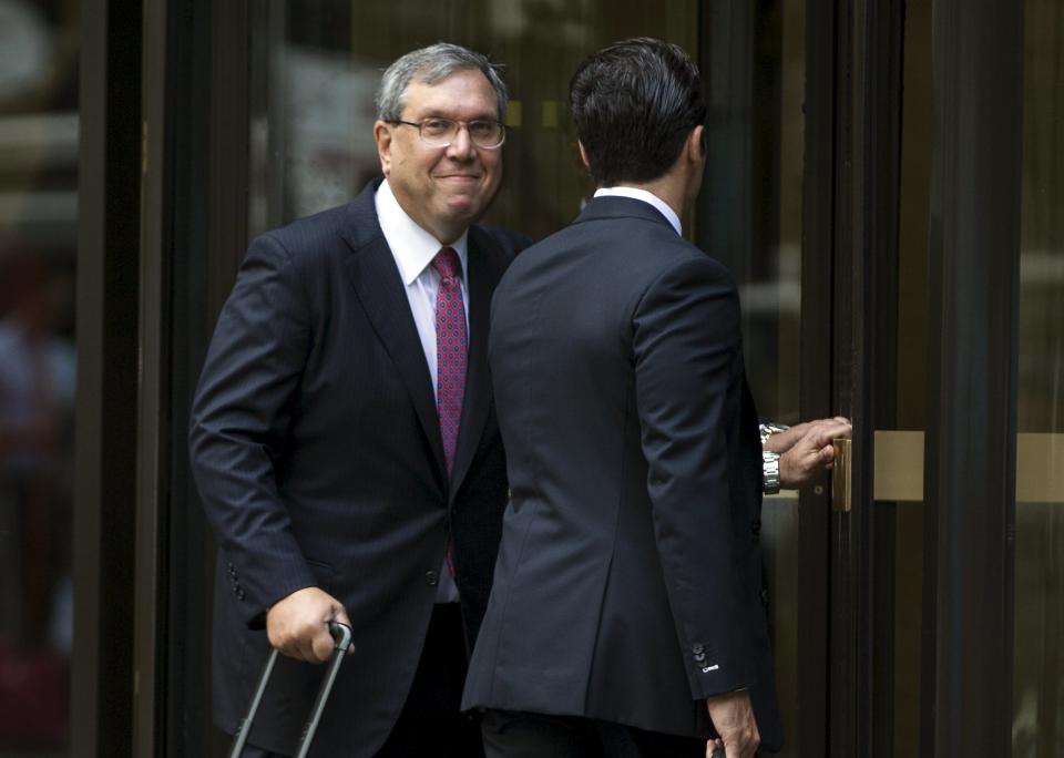 Jeffrey Kessler (L), lawyer for New England Patriots quarterback Tom Brady, enters 345 Park Avenue which houses the National Football League (NFL) headquarters offices in the Manhattan borough of New York City, June 23, 2015. Brady's appeal of his four-game NFL suspension for participating in a scheme to deflate footballs during last season's playoffs begins Tuesday at NFL headquarters in New York. REUTERS/Mike Segar