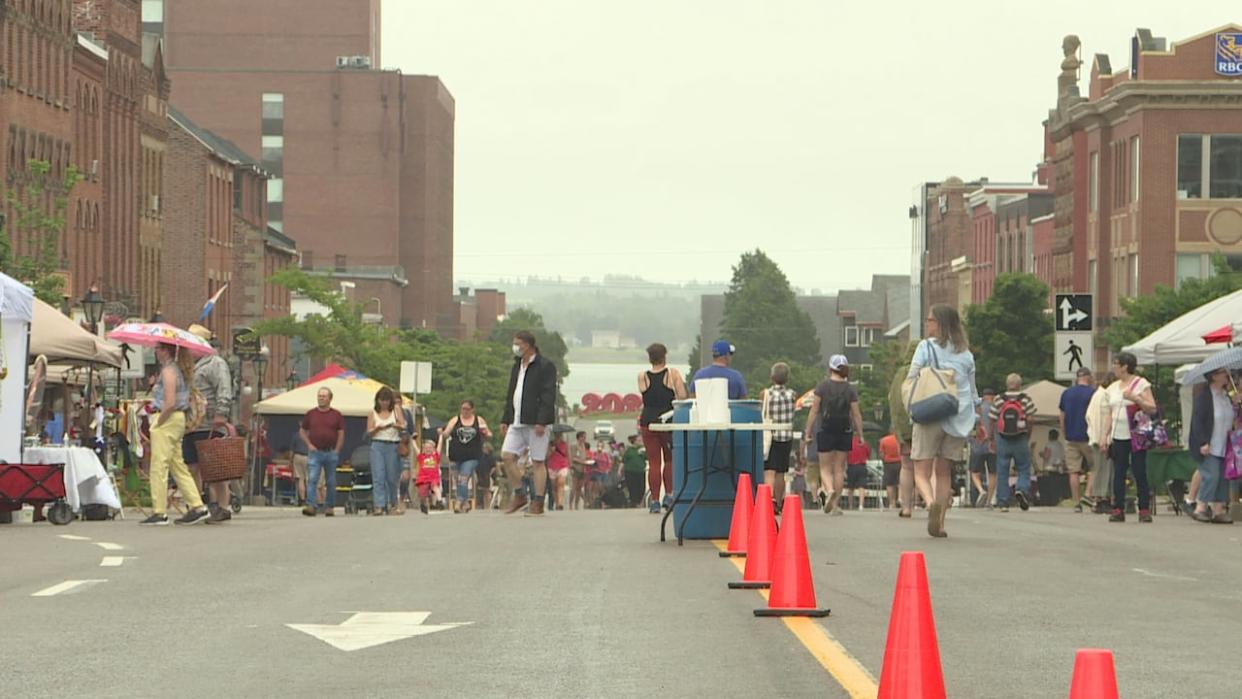 The Downtown Charlottetown Farmers Market has traditionally been held on Queen Street from July through September. (CBC - image credit)