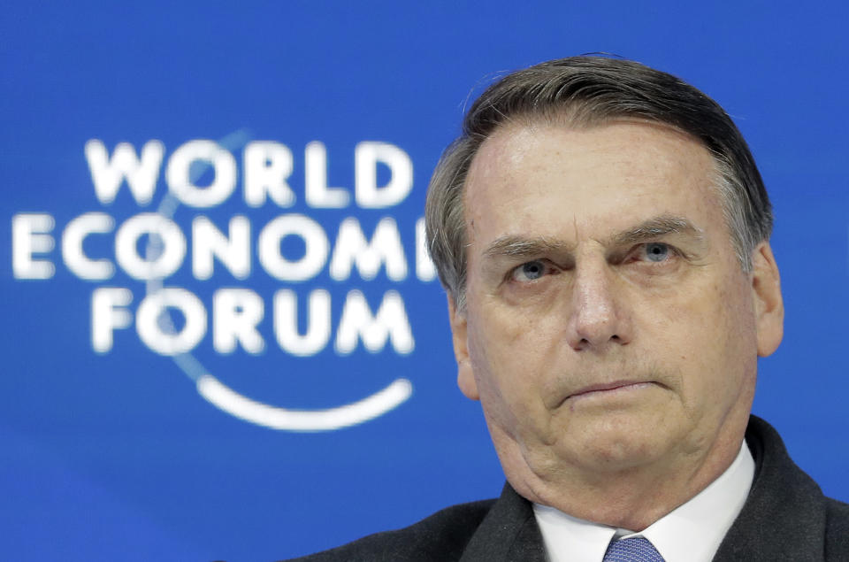 El presidente brasileño Jair Bolsonaro participa en una sesión en el Foro Económico Mundial de Davos, Suiza, el 22 de enero de 2019. (AP Foto/Markus Schreiber)