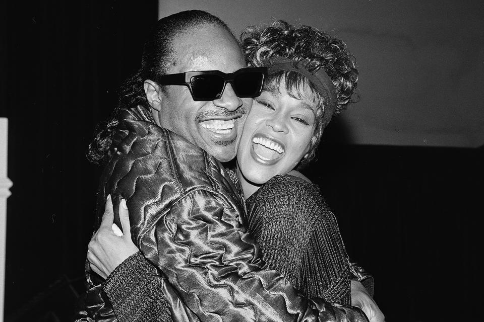 <p>The love and friendship between these two music giants could not have been more evident than in this majestic photo of them hugging at an event back in 1989.</p>