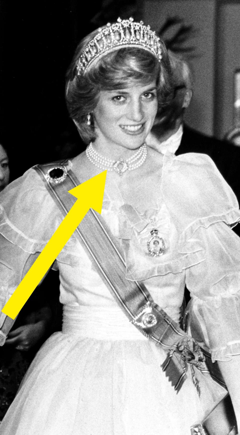 Princess Diana also wearing the same choker from the previous image of Kate and Elizabeth