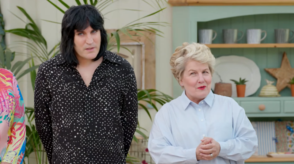 noel fielding and sandi toksvig on the great british bake off