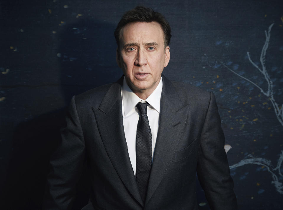 Nicolas Cage posa para promover la película "The Unbearable Weight of Massive Talent" (“El peso del talento”) en Nueva York el 9 de abril de 2022. (Foto Taylor Jewell/Invision/AP)