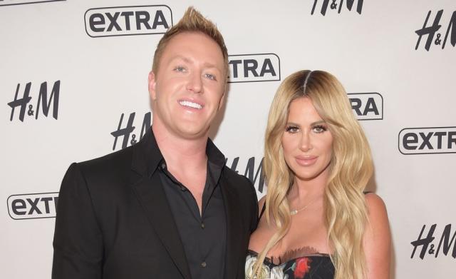 kim-zolciak-real-housewives-of-atlanta-cleavge-candids-in-tight